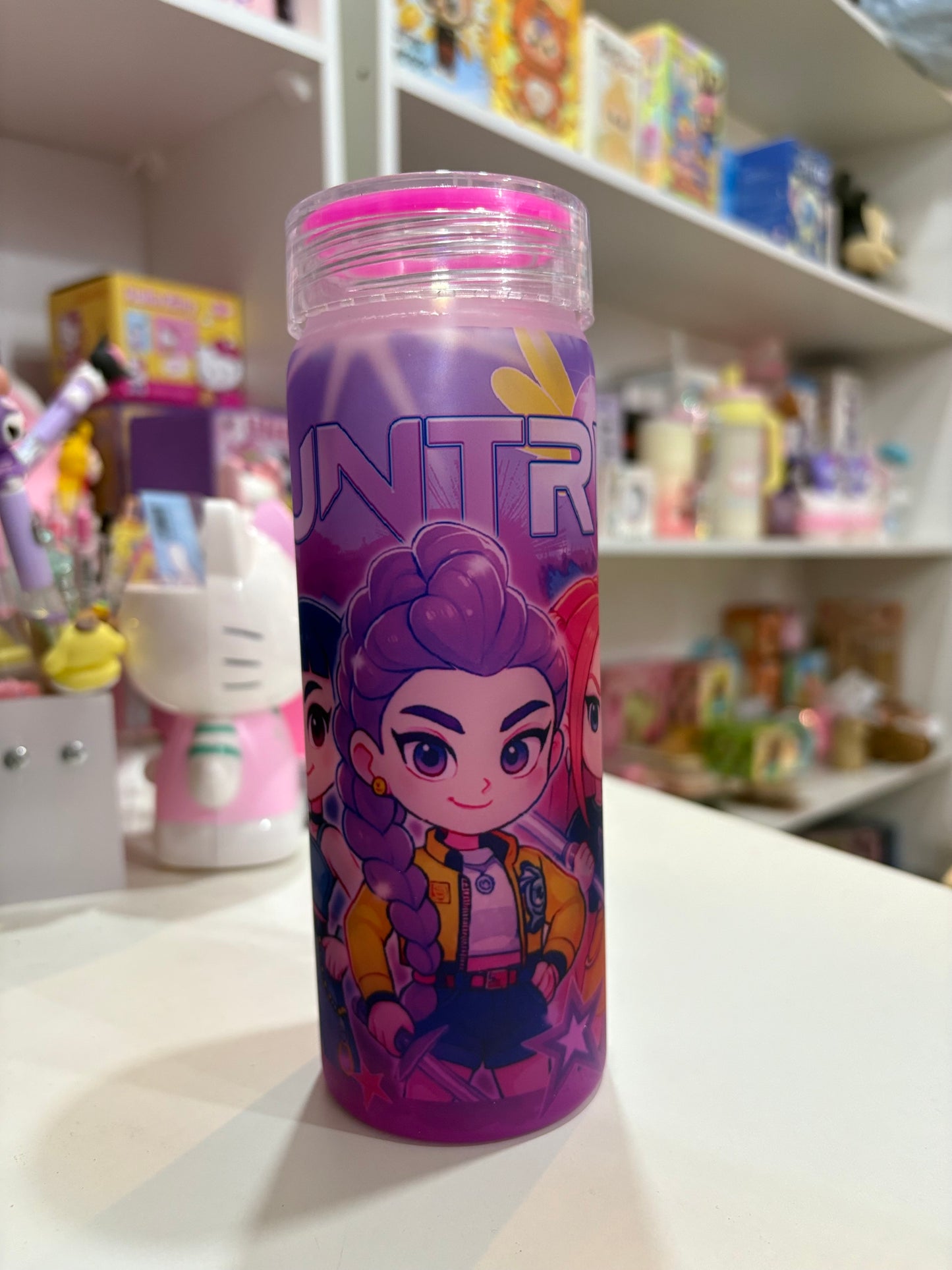Botella de vidrio “Guerreras del K-pop”