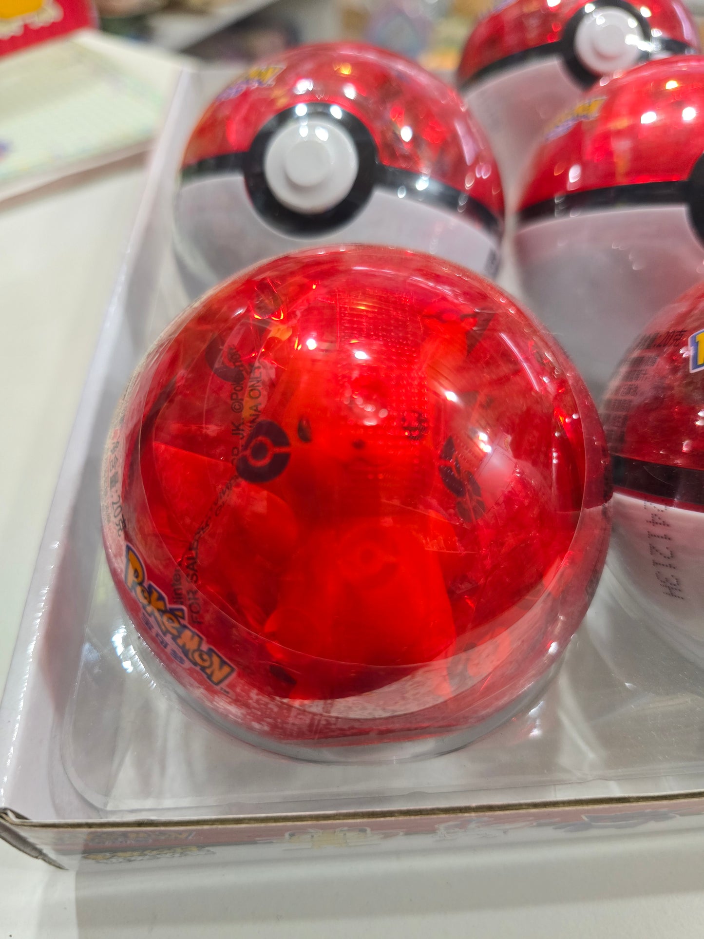 Pokebola con figura